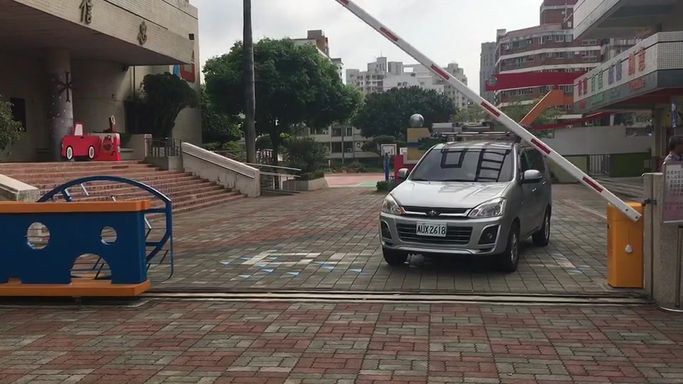 台中市忠信國小-車輛出入